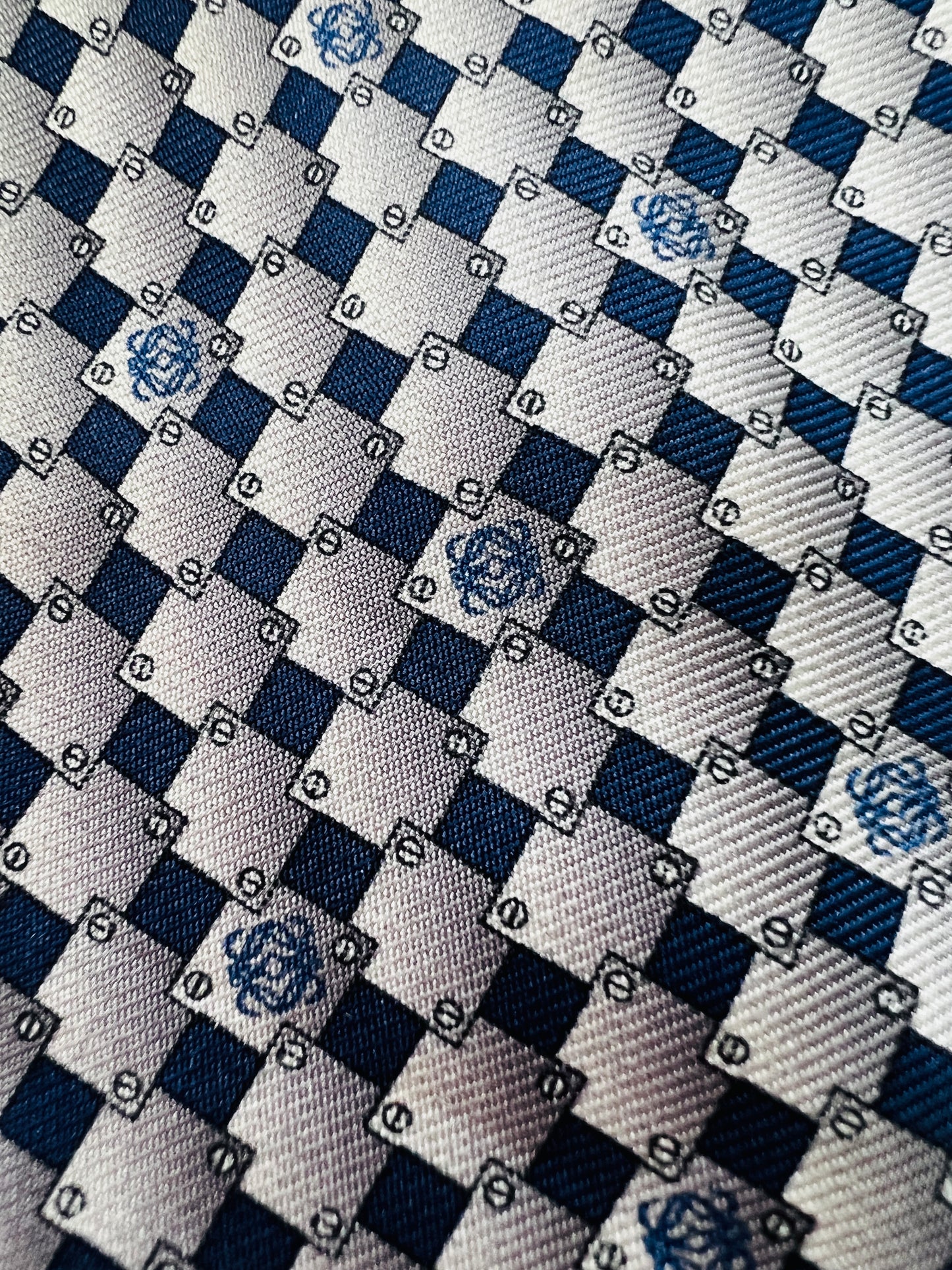 Tailormade fabric: loewe