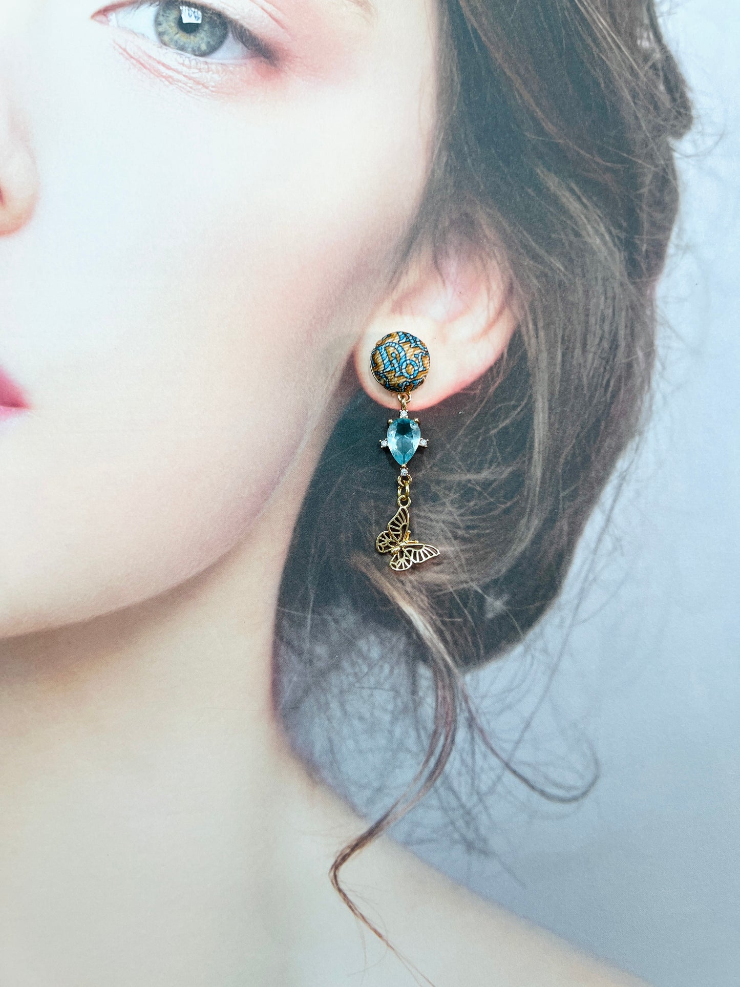 D-D011 beige & dusty blue monogram- earrings