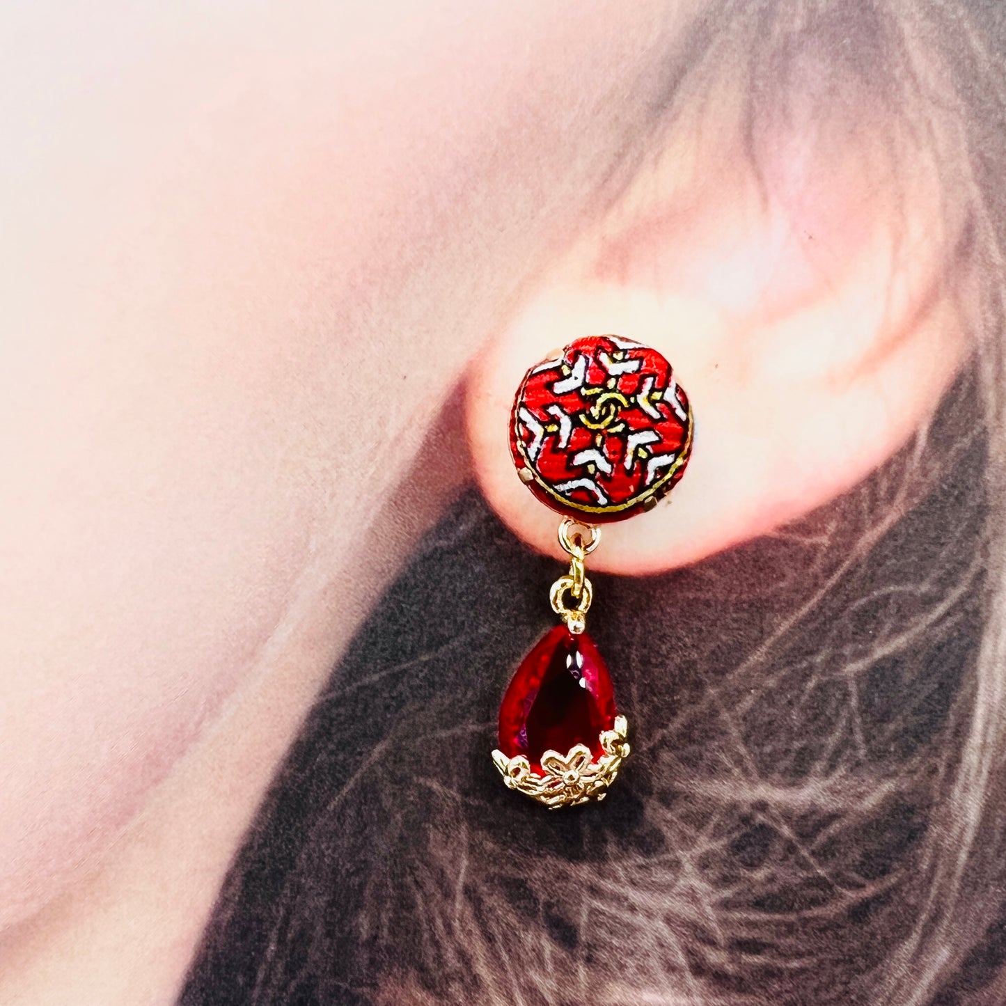 CC- christmas red & snowflake - CC logo CC083- earring