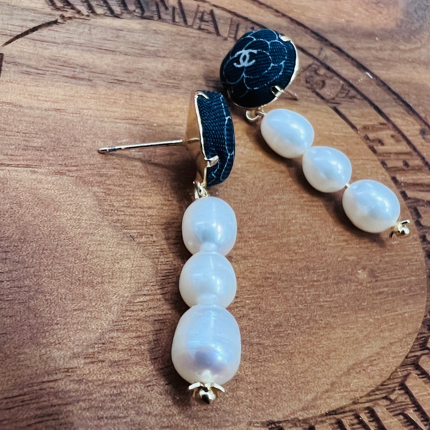 CC- Black & White Camellias with CC logo CC039- genuine Pearl earrings (Copy)
