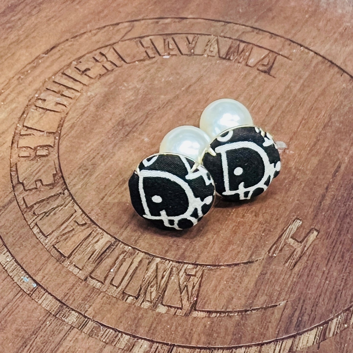 D-Dior earring- black and white