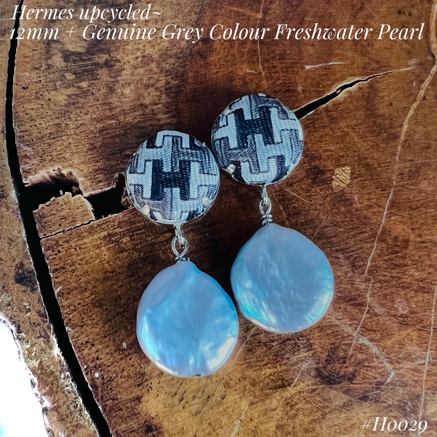 H-H0029- Black & white "H" all over pattern - genuine pearl earring