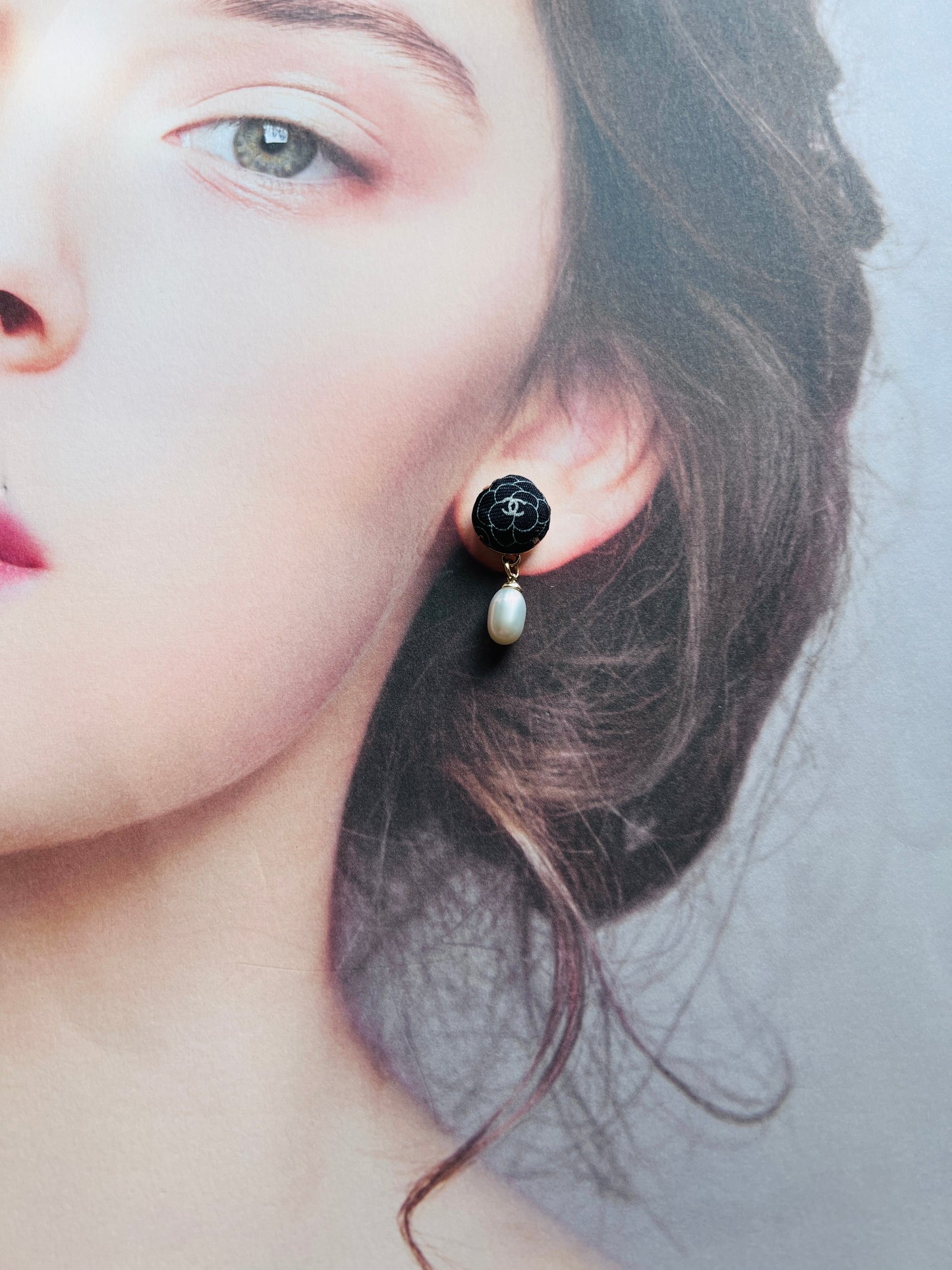 CC- Black & White Cawith CC logo CC060- genuine Pearl earrings