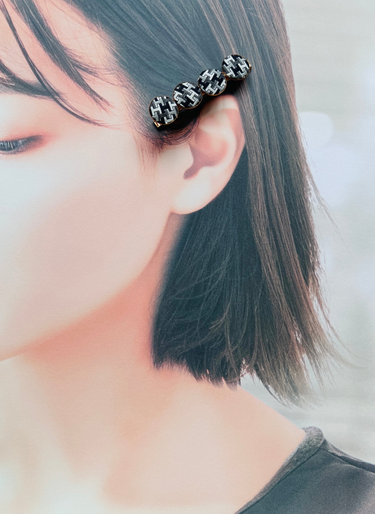 H-H0029- Black & white "H" all over pattern~ hairclips