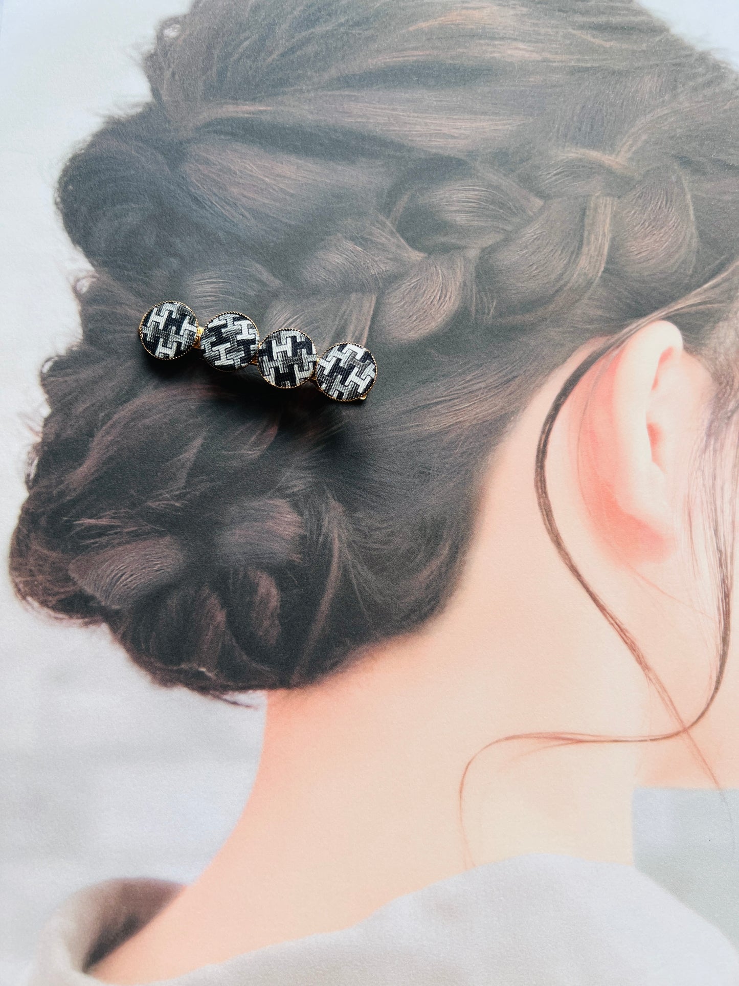 H-H0029- Black & white "H" all over pattern~ hairclips