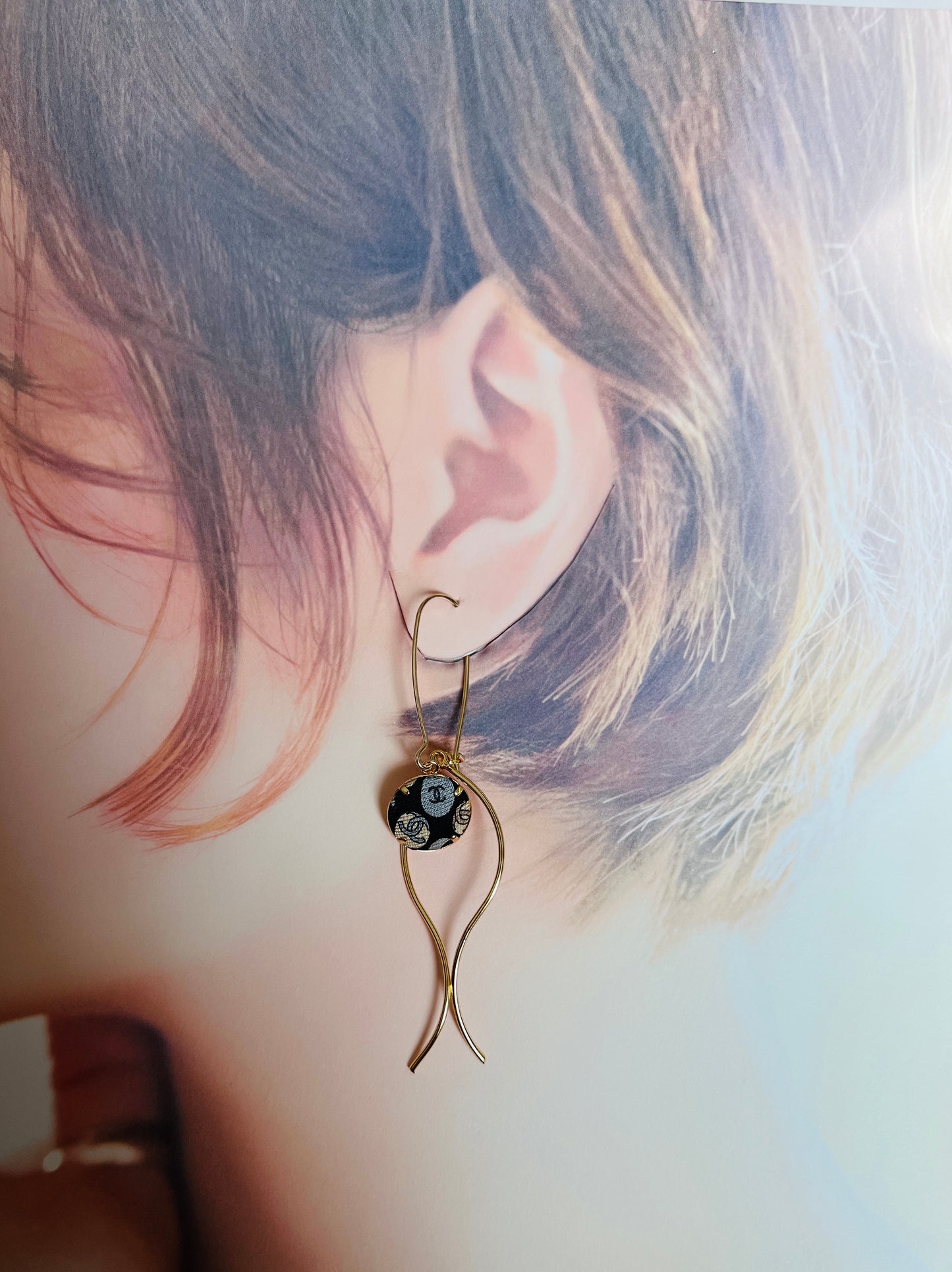 CC- CC0060- black & grey & beige CC logo-earrings