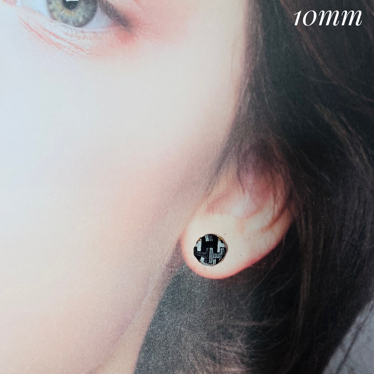H-H0029- Black & white "H" all over pattern -earring