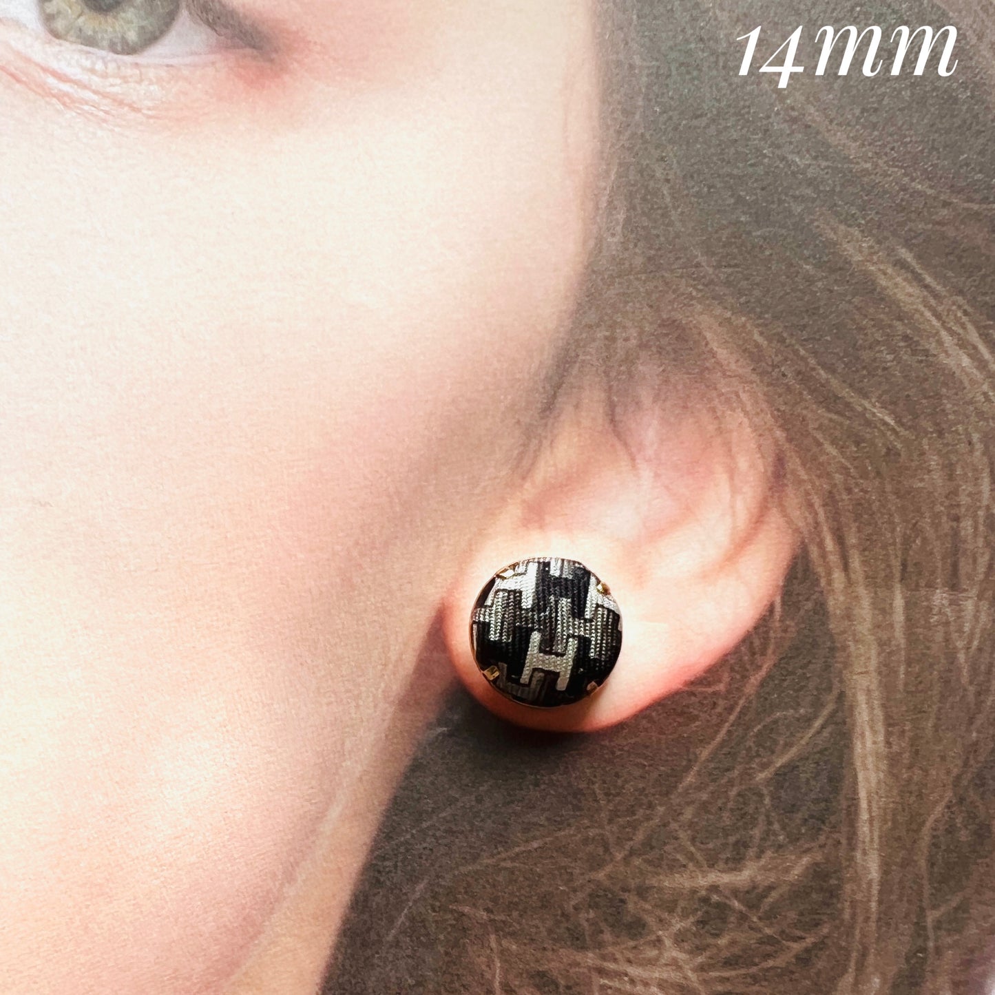 H-H0029- Black & white "H" all over pattern -earring