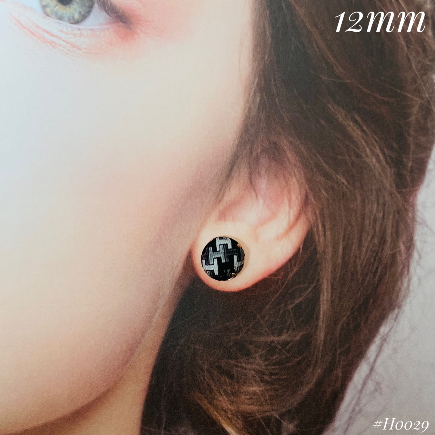 H-H0029- Black & white "H" all over pattern -earring