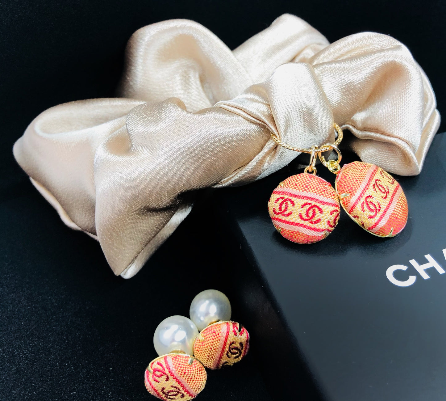 CC- Scrunchie with Chains- Champagne