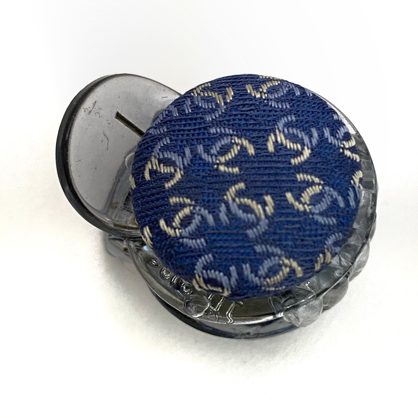CC- blue jeans colour with light gold CC logo CC028- Mini O-Shape Clip