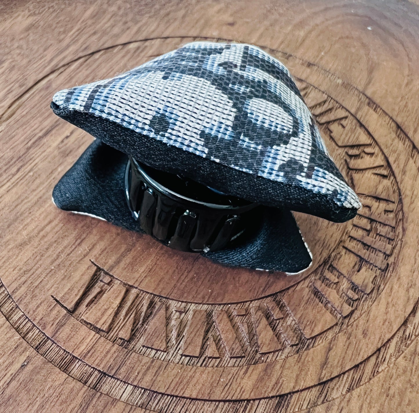 D-D navy logo- Ribbon mini Clip