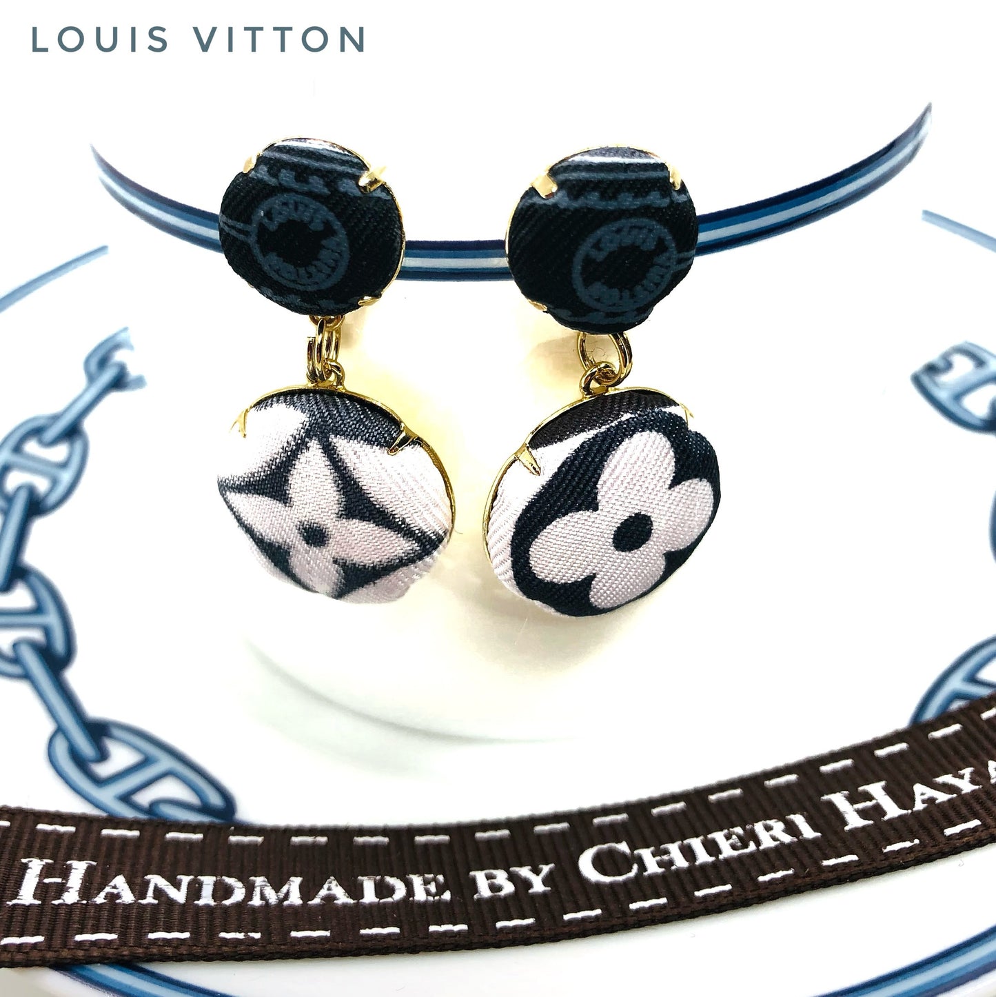 LV- earring- black