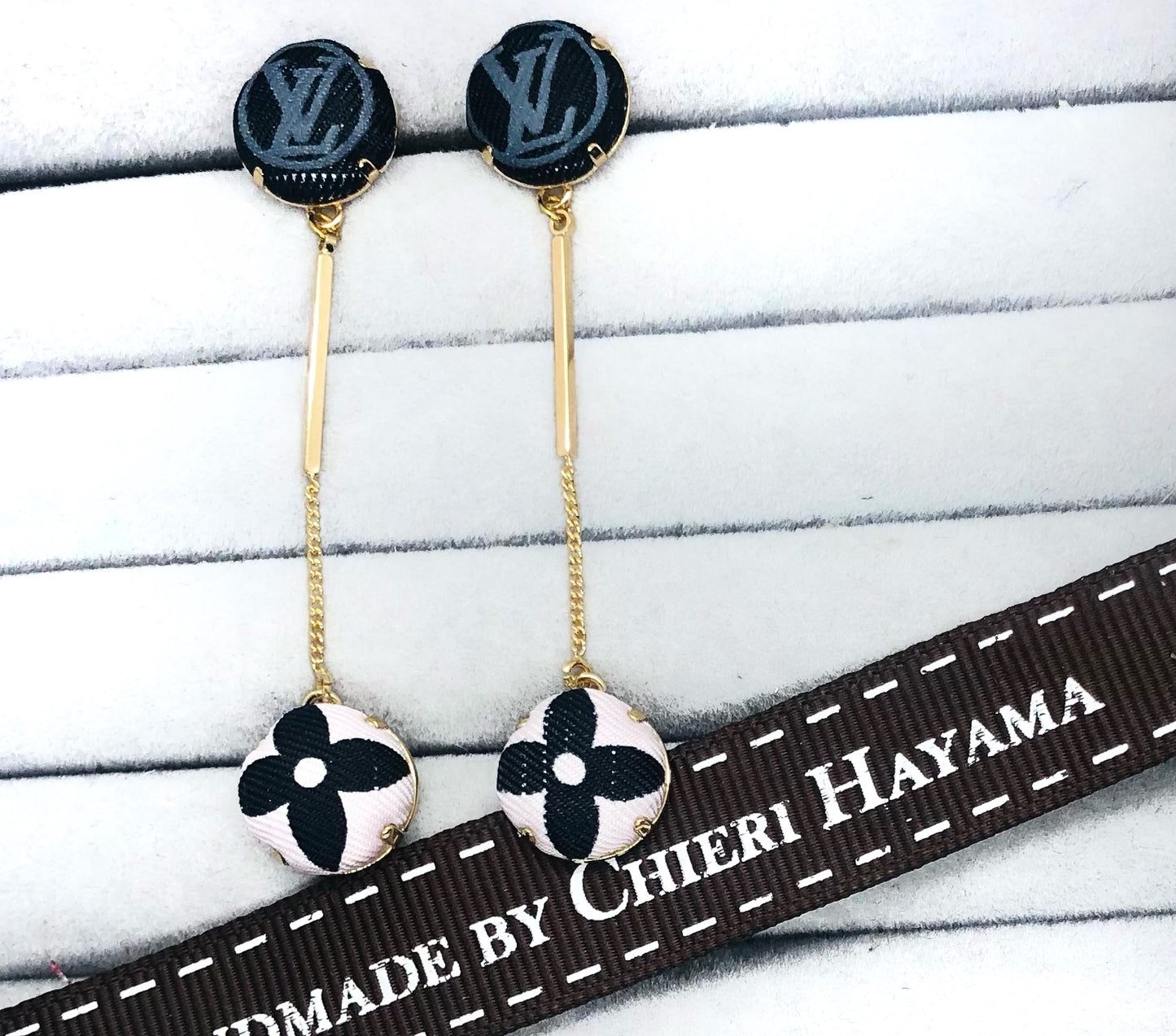 LV- earring- black