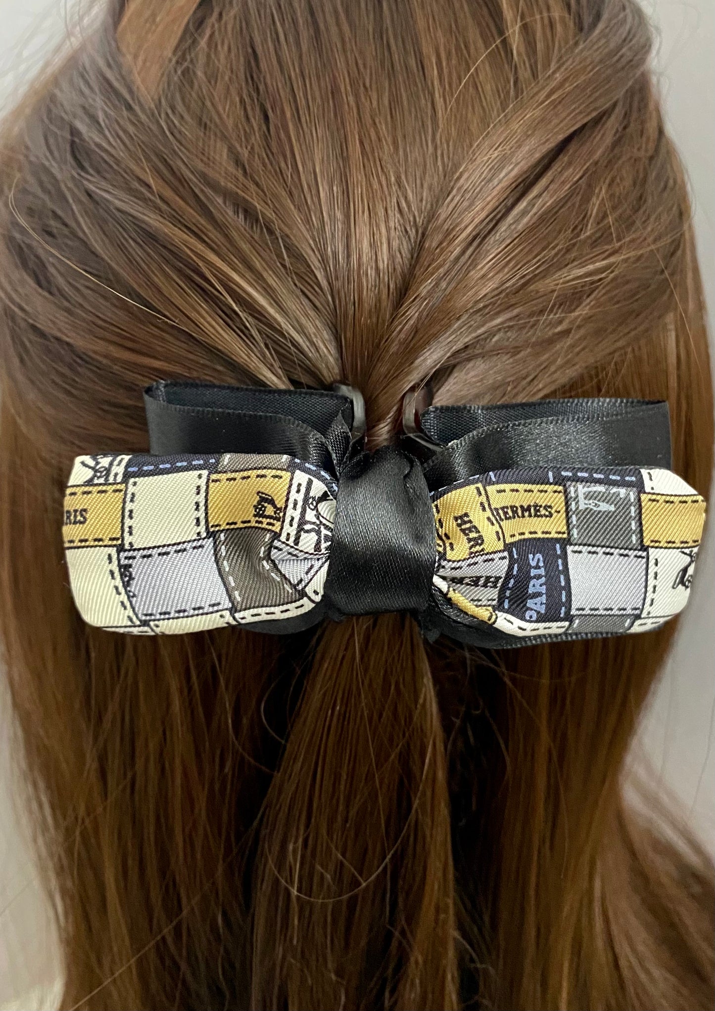 H-H icons Ribbons Black, Grey & White - Oval Shape hairclip