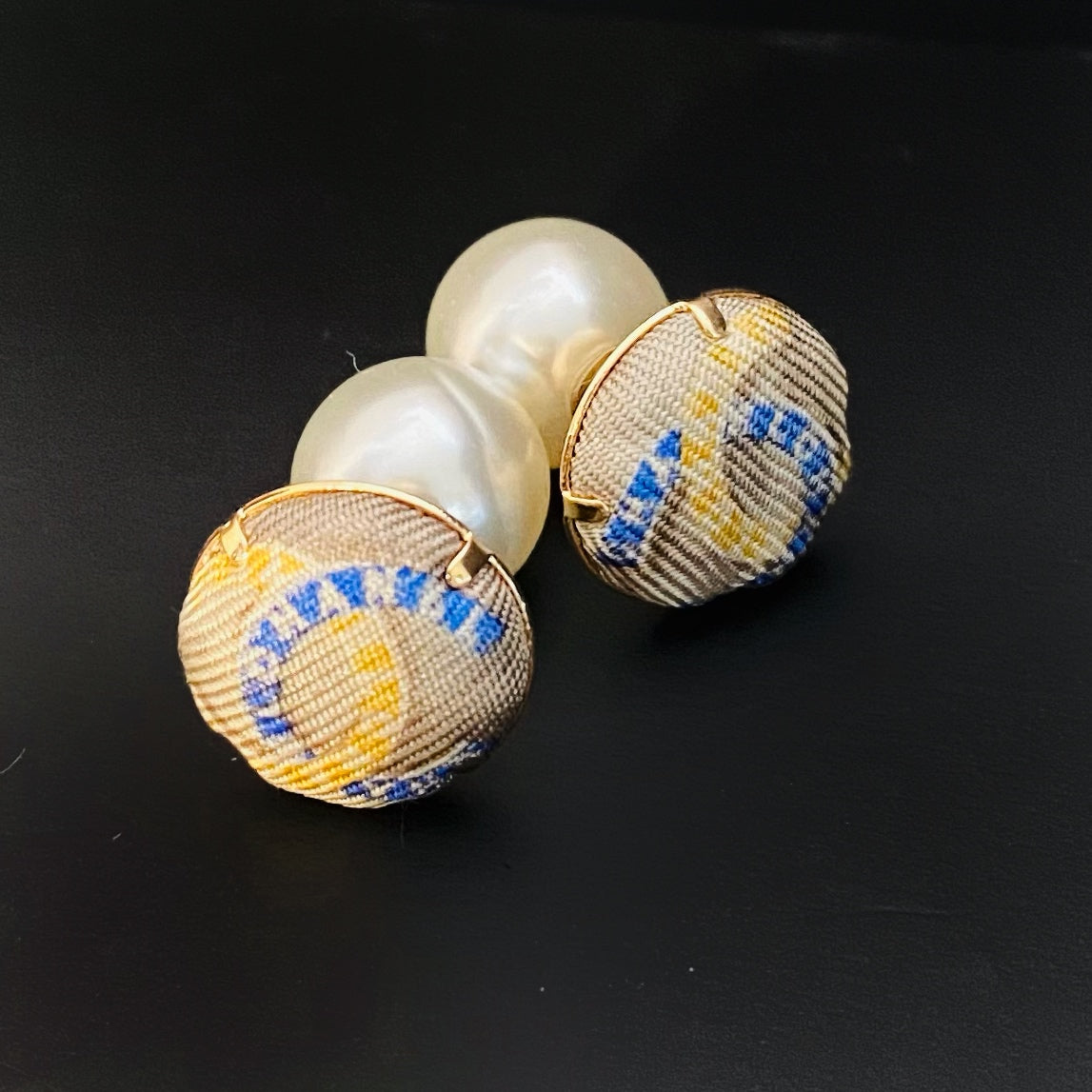 CC- classic beige with blue & yellow CC logo CC020- Hairband / oval shape Clip
