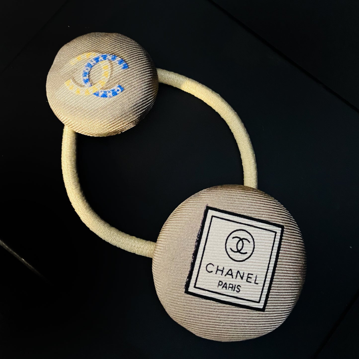 CC- classic beige with blue & yellow CC logo CC020- Hairband / oval shape Clip
