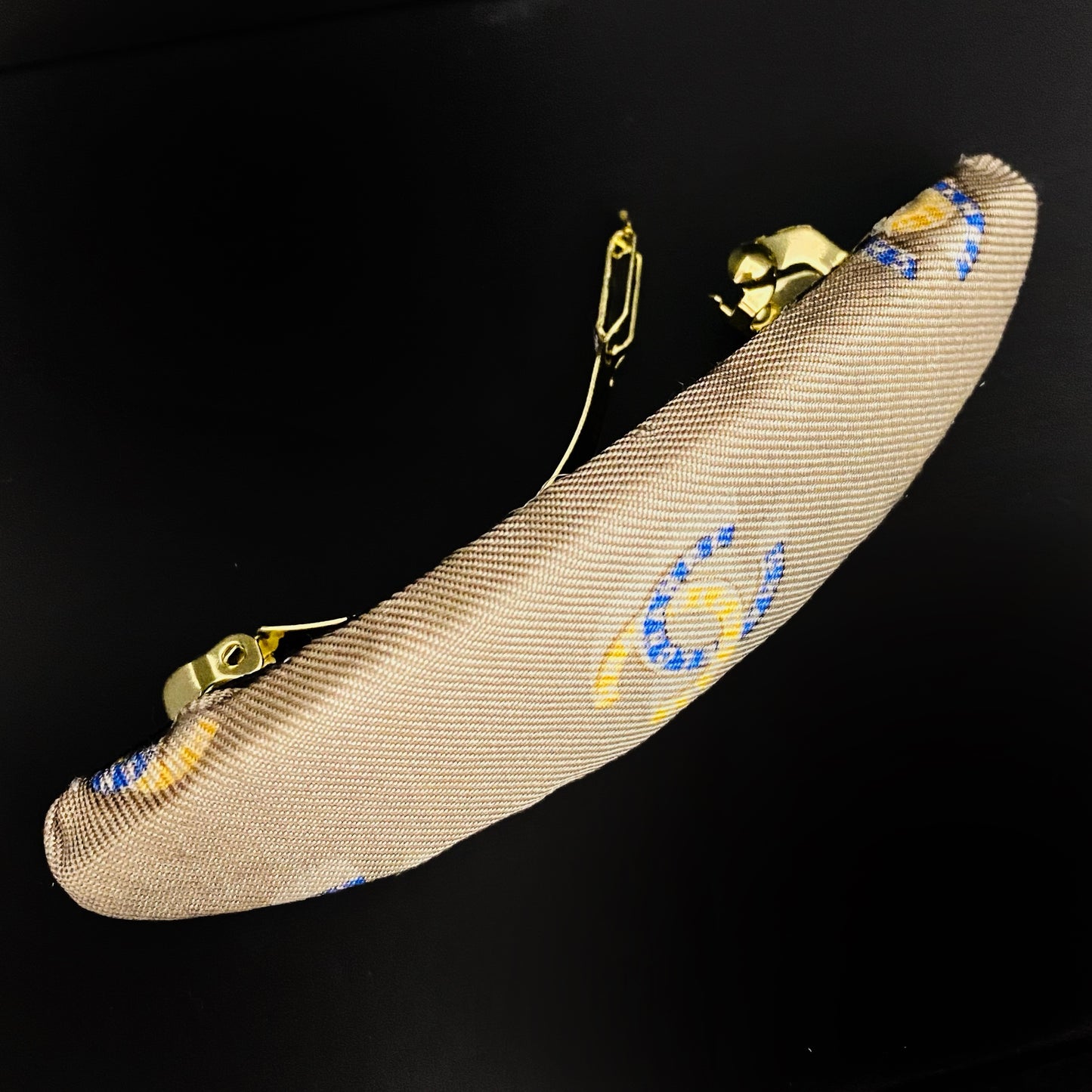 CC- classic beige with blue & yellow CC logo CC020- Hairband / oval shape Clip
