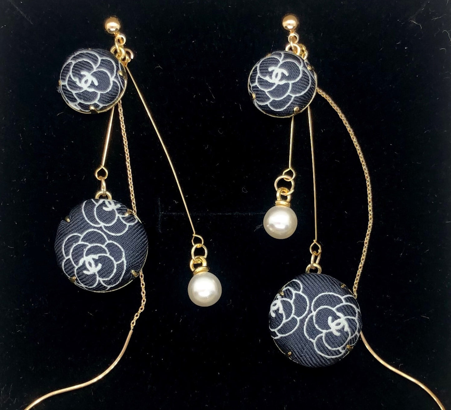CC- Black & White Camellias with CC logo CC039- earrings