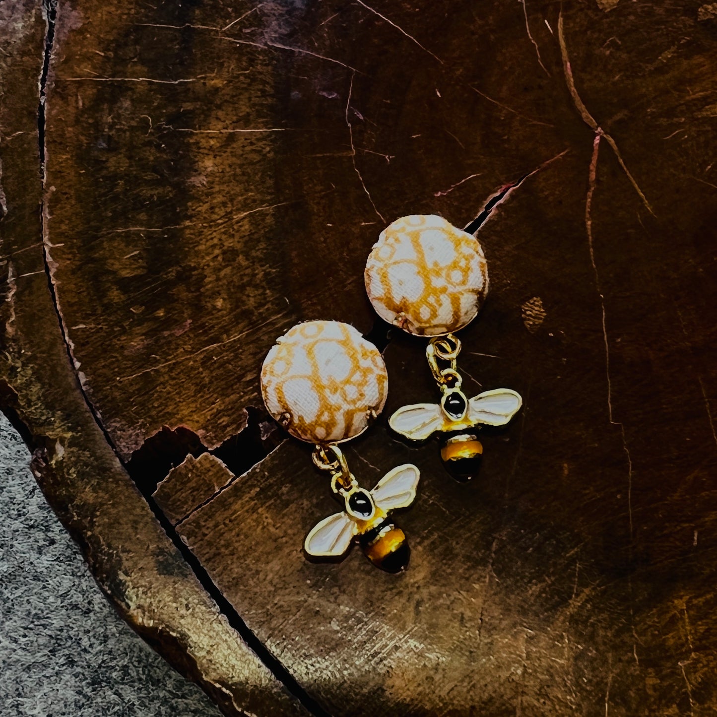 D-Drop earring- yellow & black bees