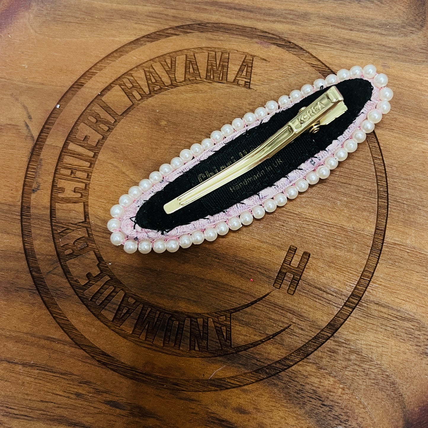 CC- Pink Tweeds & Pearl CC logo- CC023- oval shape clip