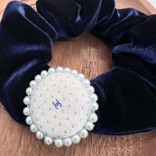 Winter Mini Scrunchie with XL coin