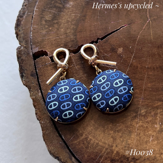 H-H0038- Royal Blue with Ocean Blue & Spa Blue iconic 'Link' pattern