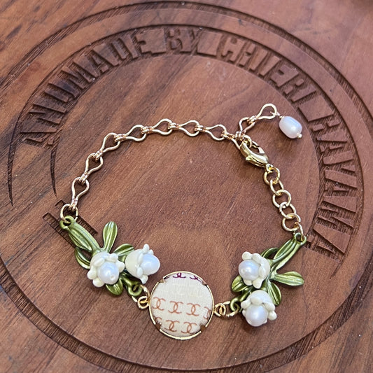 CC030- lily bracelet