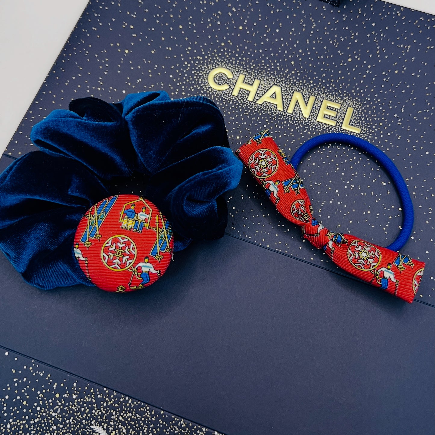 CC- christmas red & snowflake - CC logo CC083- hairband / hairclip