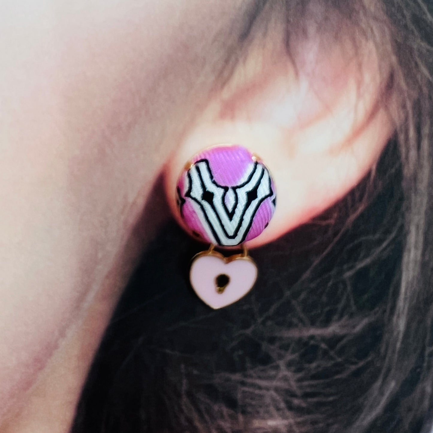 LV- earring- pink