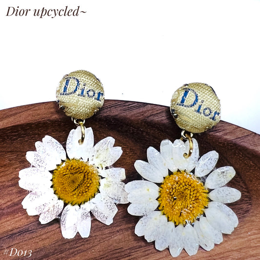 D-Drop earring- real daisy flower