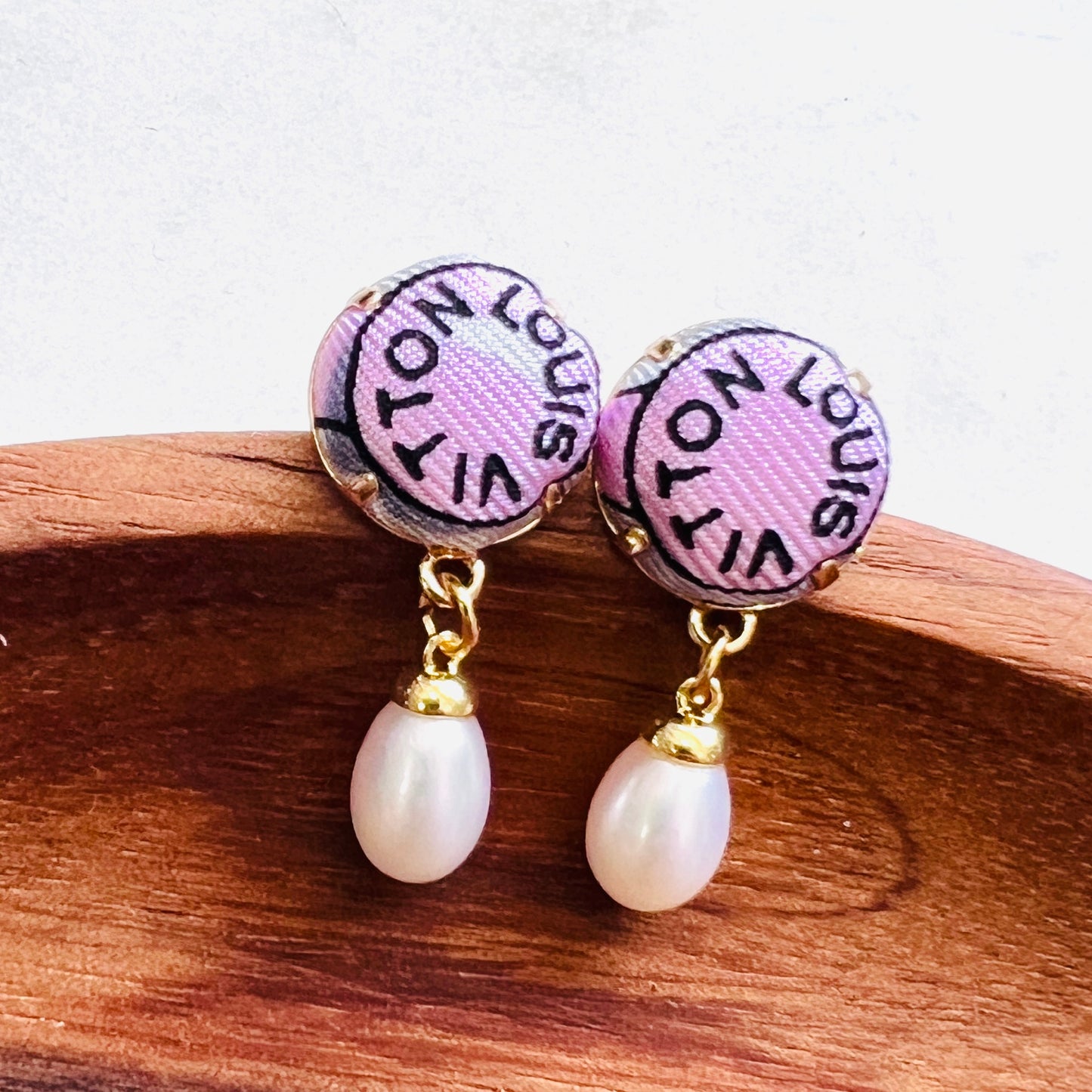 LV- earring- pink