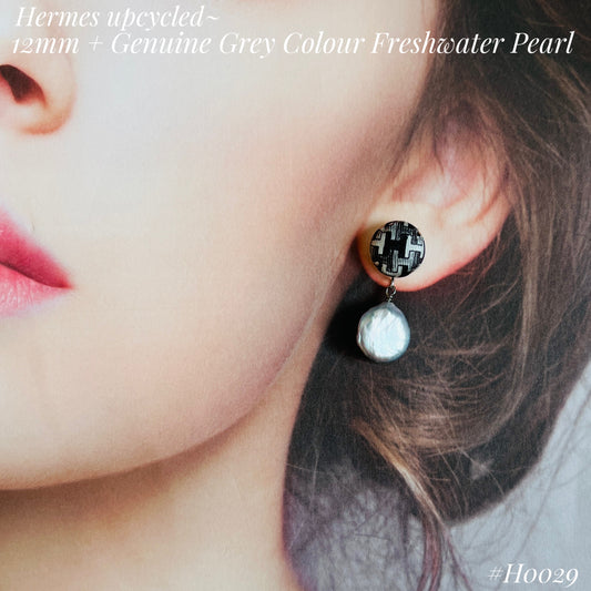 H-H0029- Black & white "H" all over pattern - genuine pearl earring