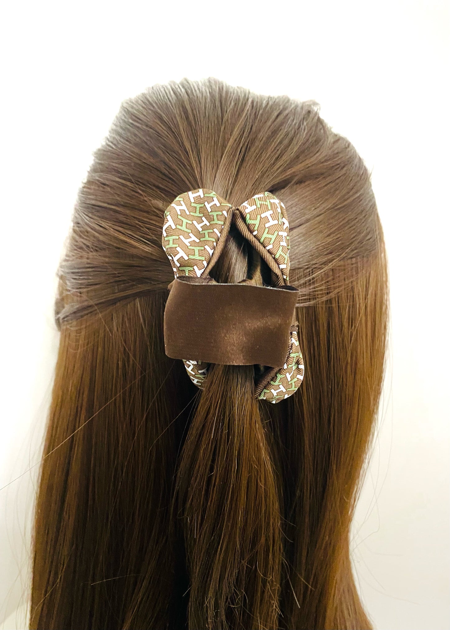 H-H0062- Chestnut with Palm & White H pattern- Double Ribbon Big Shark Clip