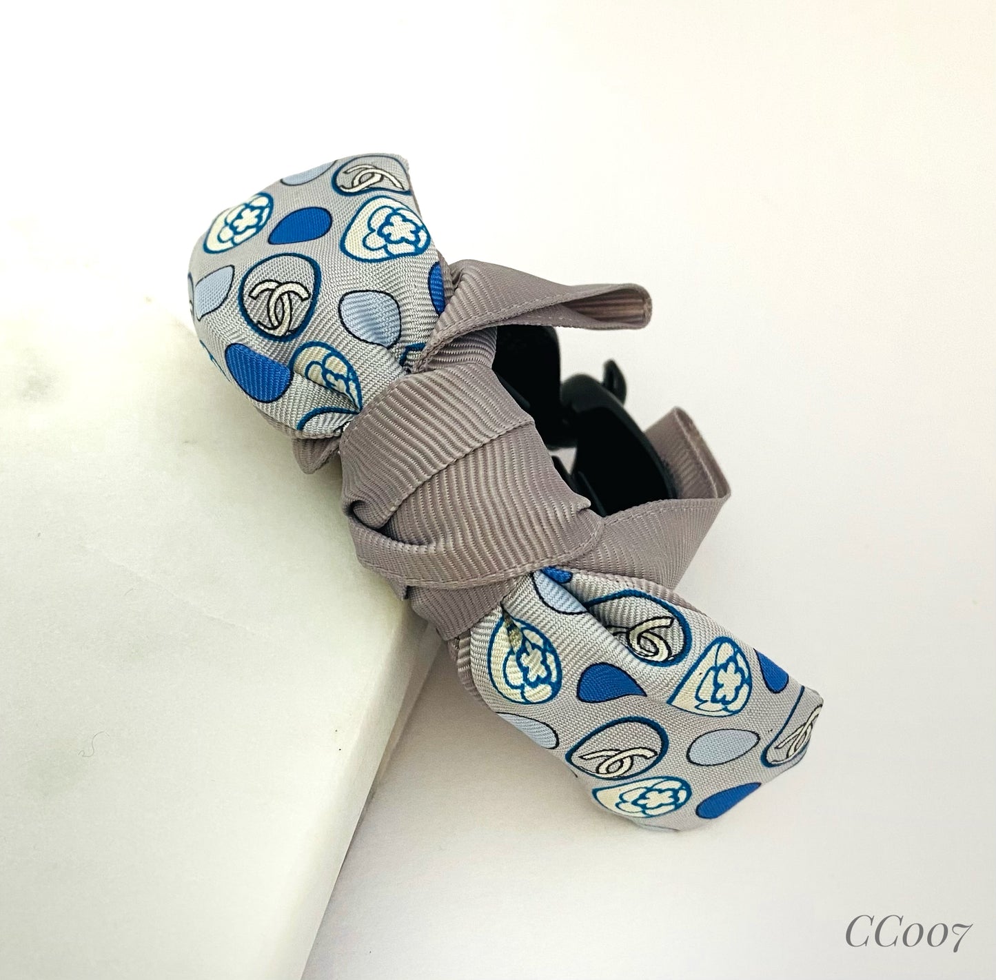 CC- Dove & Alegria Camellias- CC007-Pony Clip