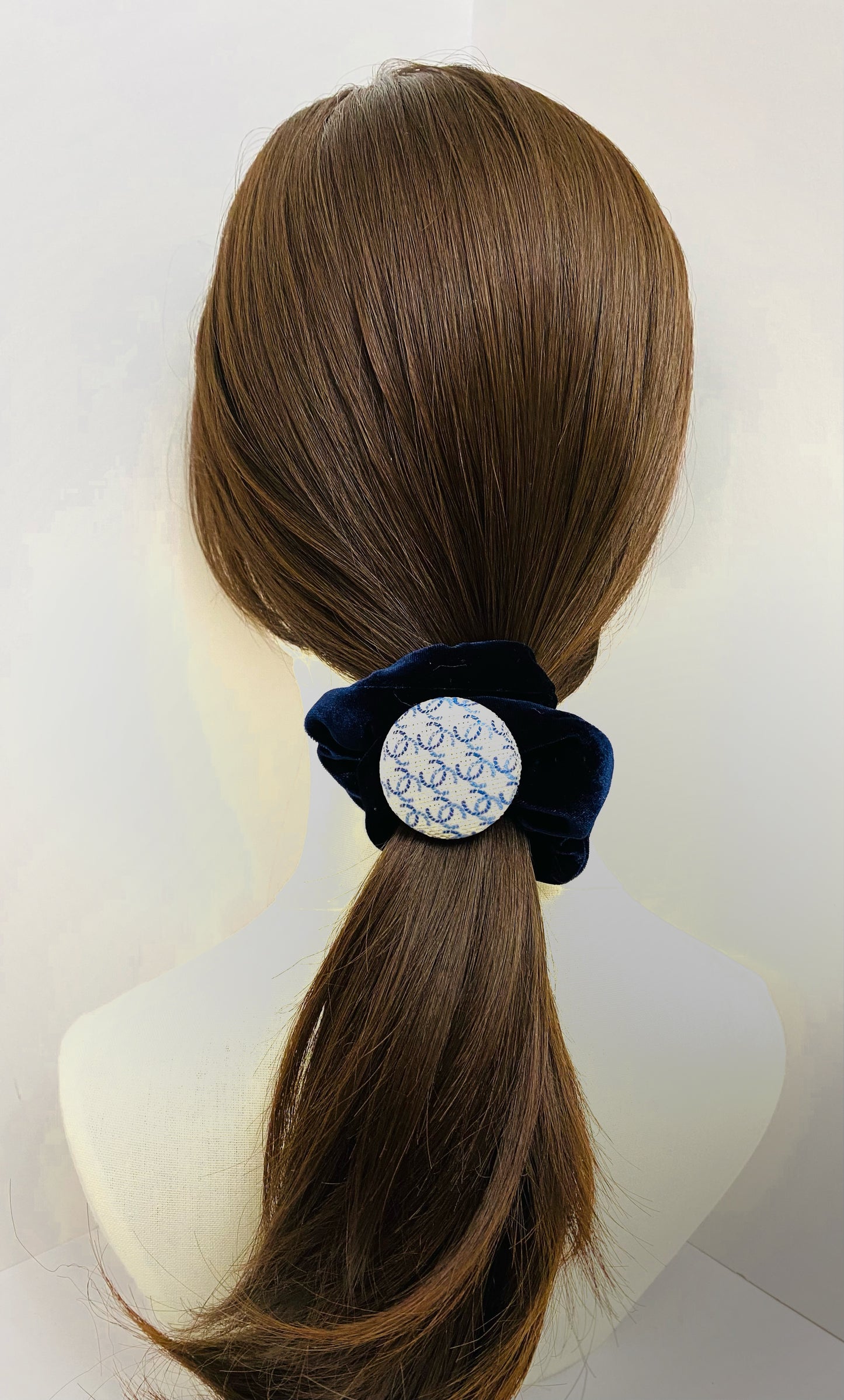 Winter Mini Scrunchie with XL coin