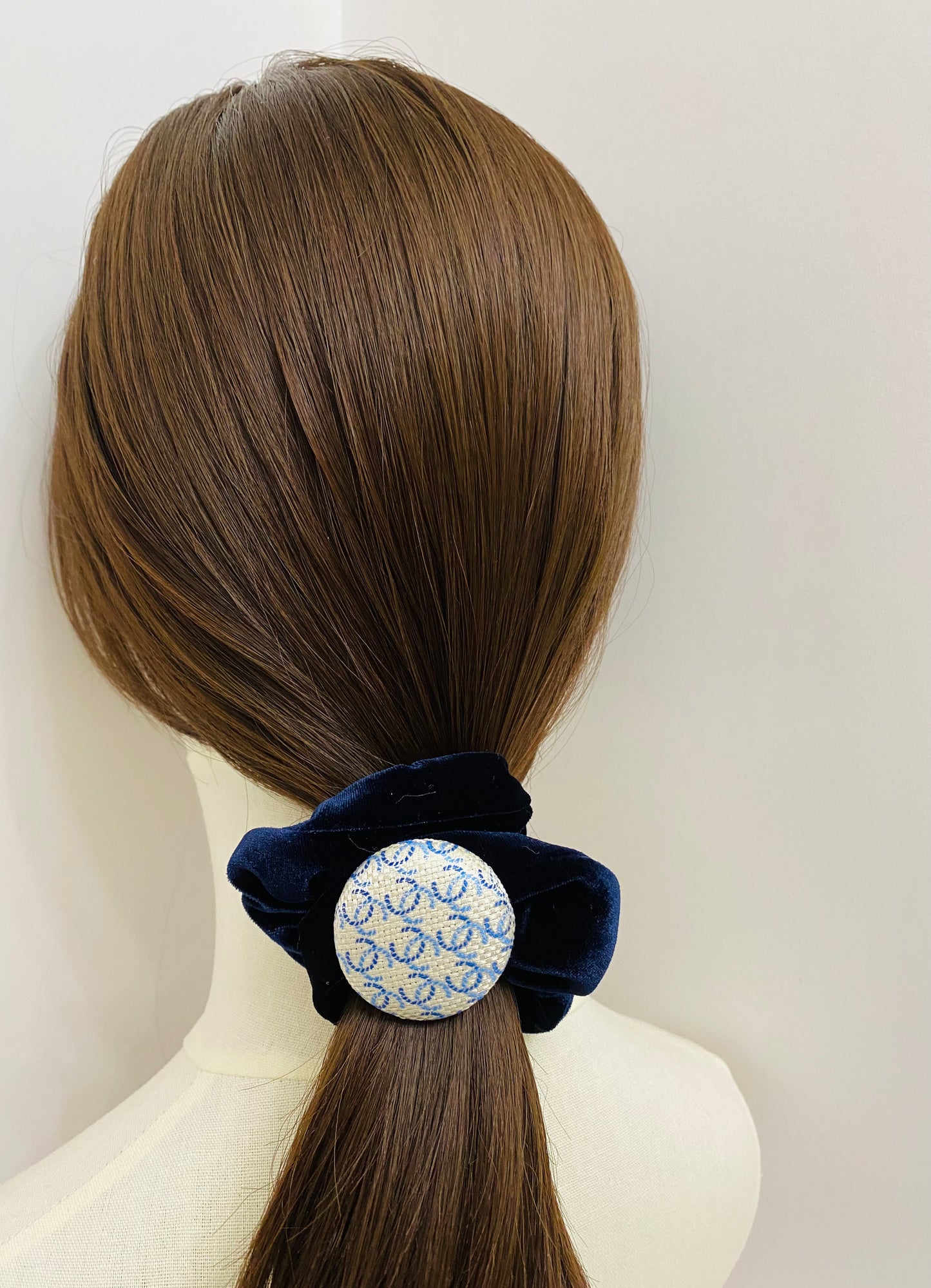 Winter Mini Scrunchie with XL coin