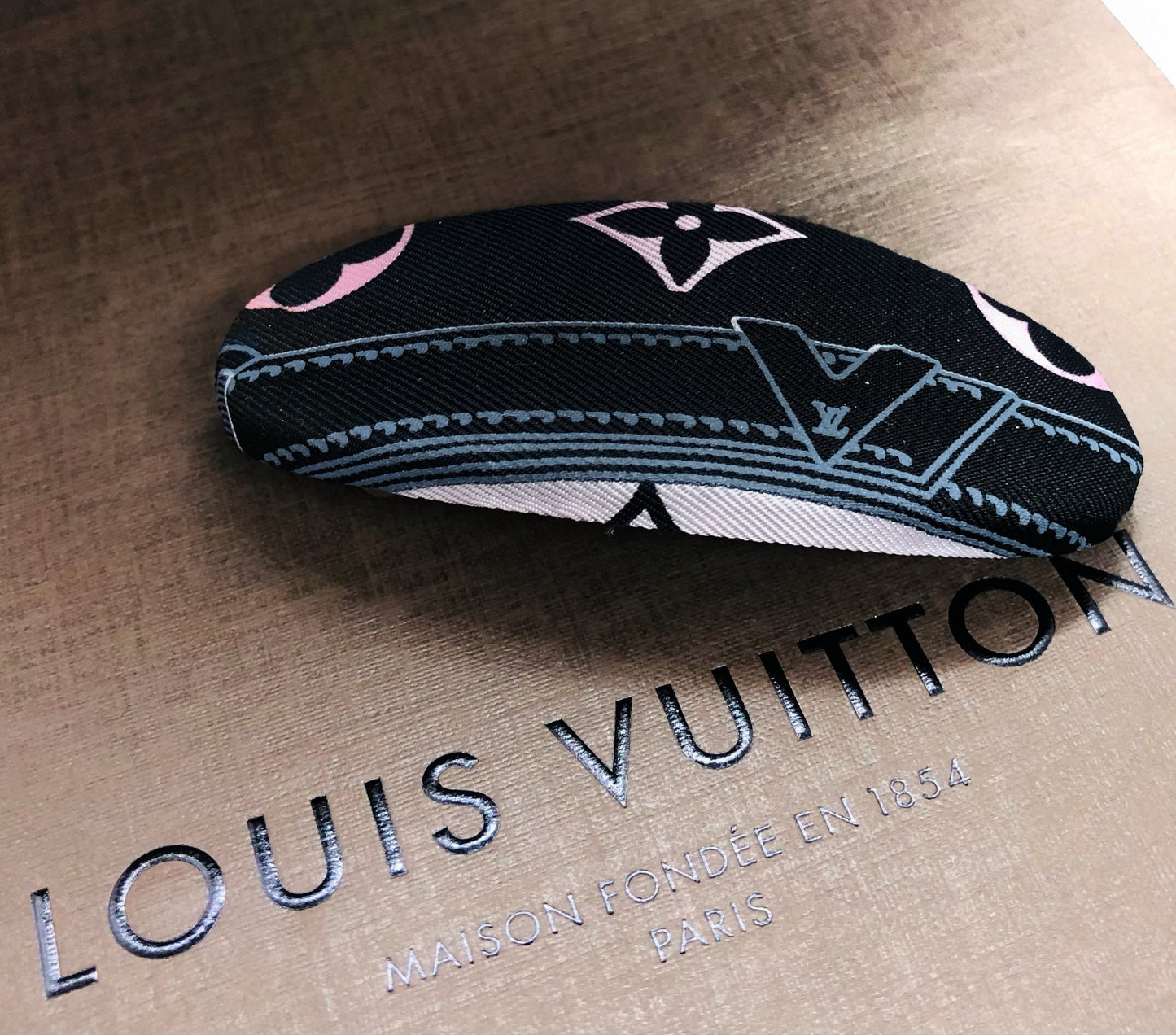 LV- Hairclip