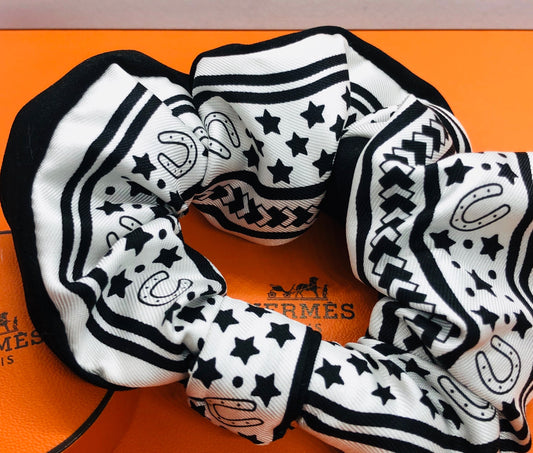 H-H Black & White Star- Scrunchie