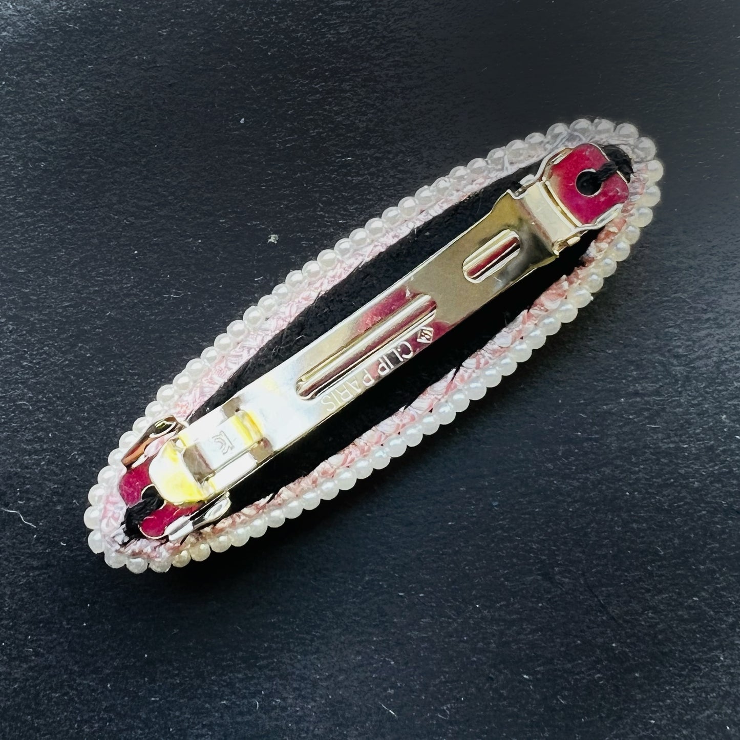 CC- Pink Tweeds & Pearl CC logo- CC023- oval shape clip