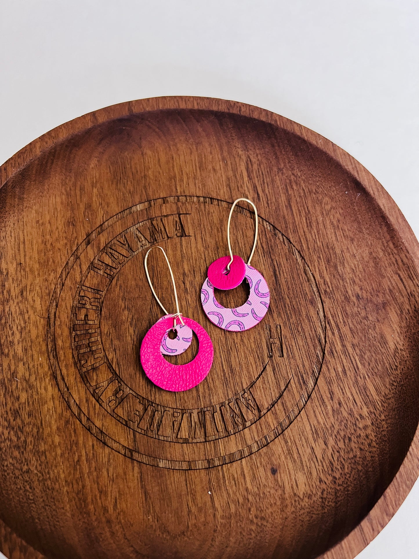 H-H0086-sakura Pink & Shocking pink lucky horseshoes- earrings